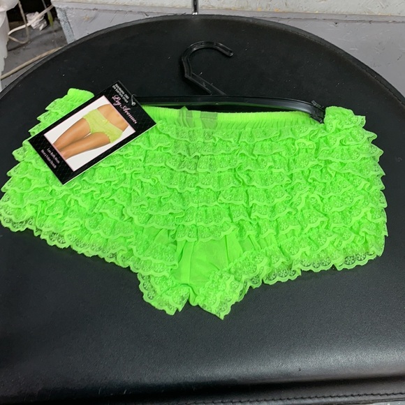 Lace ruffle shorts - Picture 4 of 7